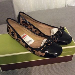 Naturalizer fashionable flats! 🖤